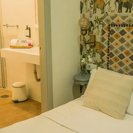 Nuea Santa Cruz Guest house 2*