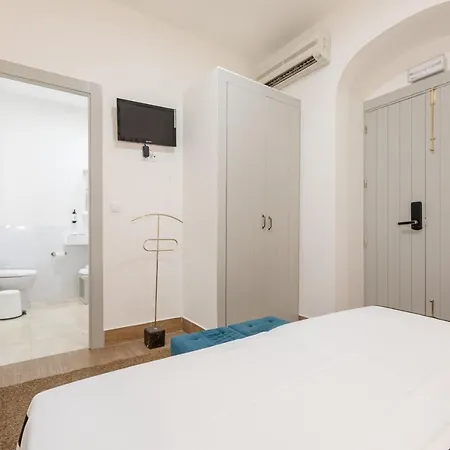 Nuea Santa Cruz Guest house