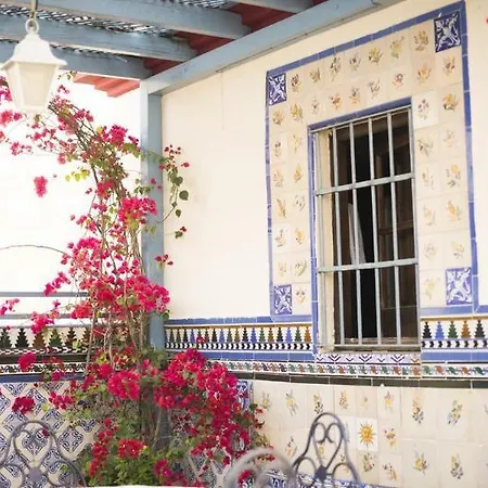 Nuea Santa Cruz Guest house 2*