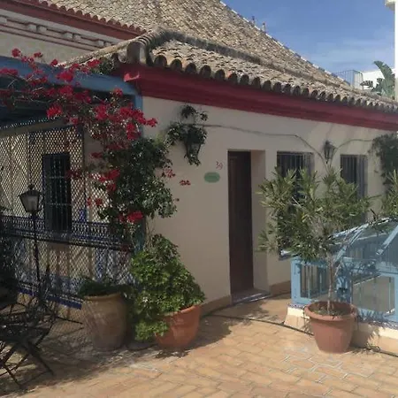 فندق مبيت وإفطار Nuea Santa Cruz 2*